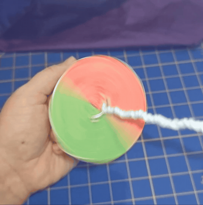 An animated gif shows the spinner in action, with red and green combining to make yellow